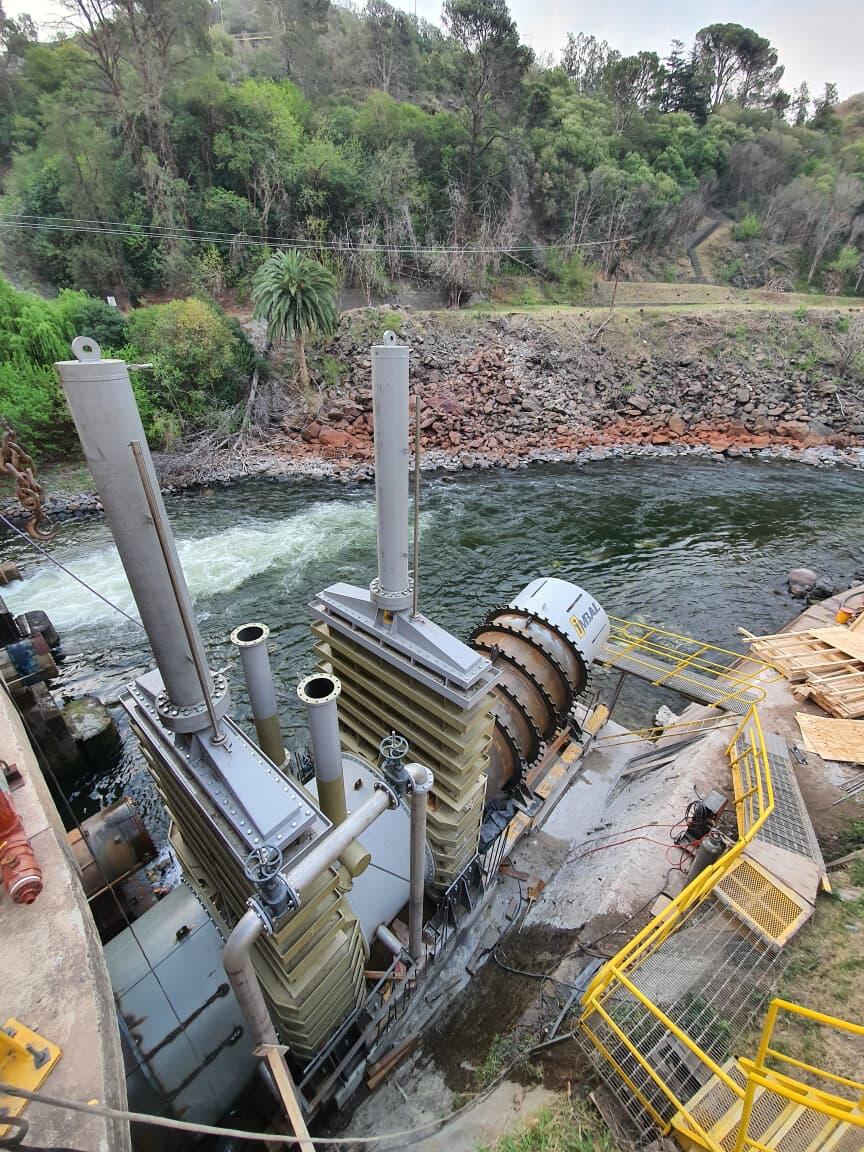 Compuertas y válvulas del descargador de fondo del Embalse de Río Tercero